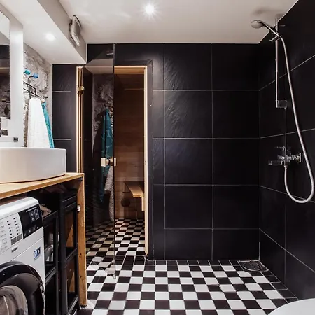 Appartamento Spacious Near The Airport And Bus Station