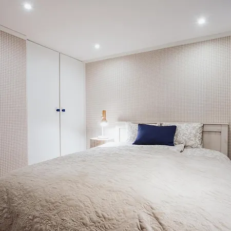 Appartamento Spacious Near The Airport And Bus Station *