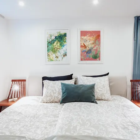 Spacious Near The Airport And Bus Station شقة