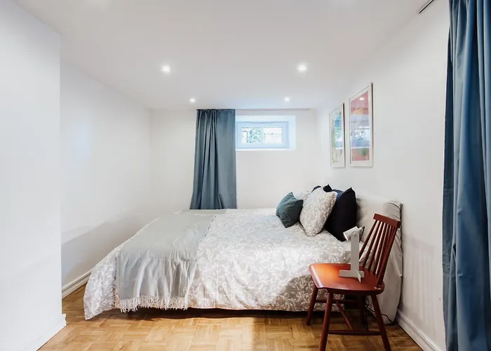 Spacious Near The Airport And Bus Station Lägenhet *