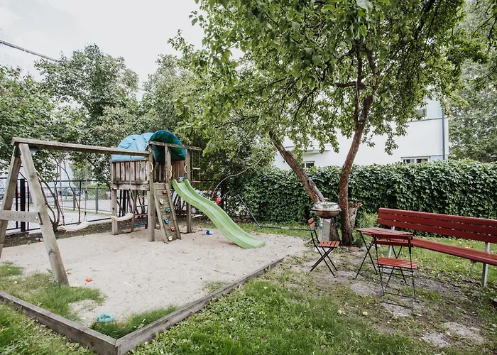 Spacious Near The Airport And Bus Station Lägenhet