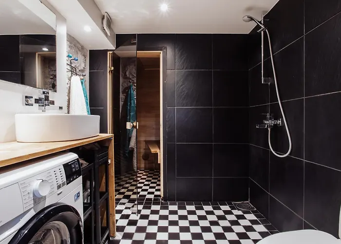 Lägenhet Spacious Near The Airport And Bus Station