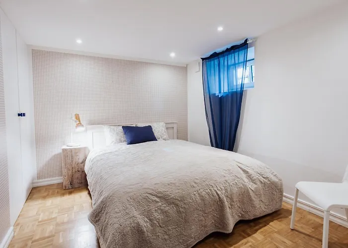 Lägenhet Spacious Near The Airport And Bus Station *