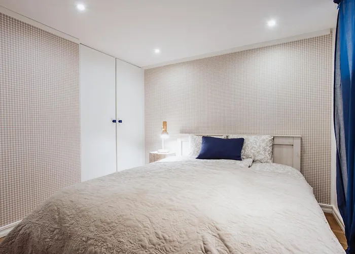 Lägenhet Spacious Near The Airport And Bus Station *