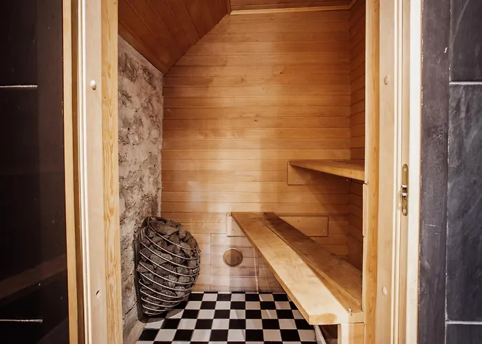 Lägenhet Spacious Near The Airport And Bus Station *