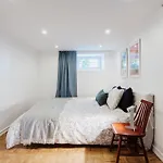 Spacious Near The Airport And Bus Station 아파트 *