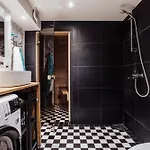 아파트 Spacious Near The Airport And Bus Station