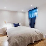 아파트 Spacious Near The Airport And Bus Station *