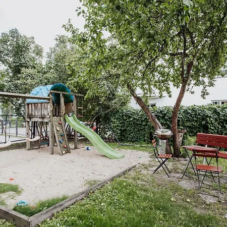 Spacious Near The Airport And Bus Station 아파트