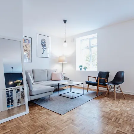 Spacious Near The Airport And Bus Station *